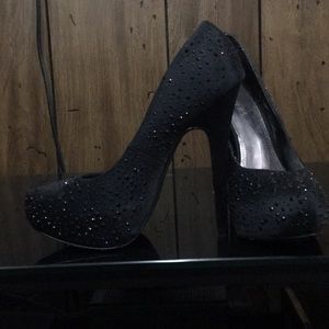 Sparkling black heels